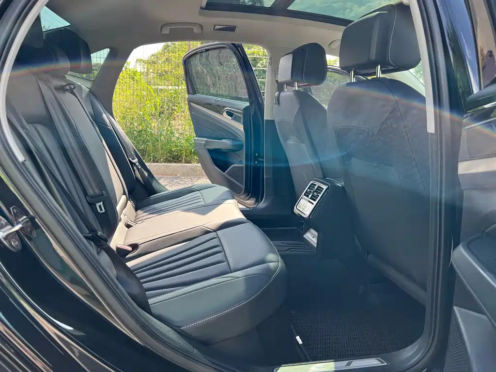 VOLKSWAGEN PASSAT 2025