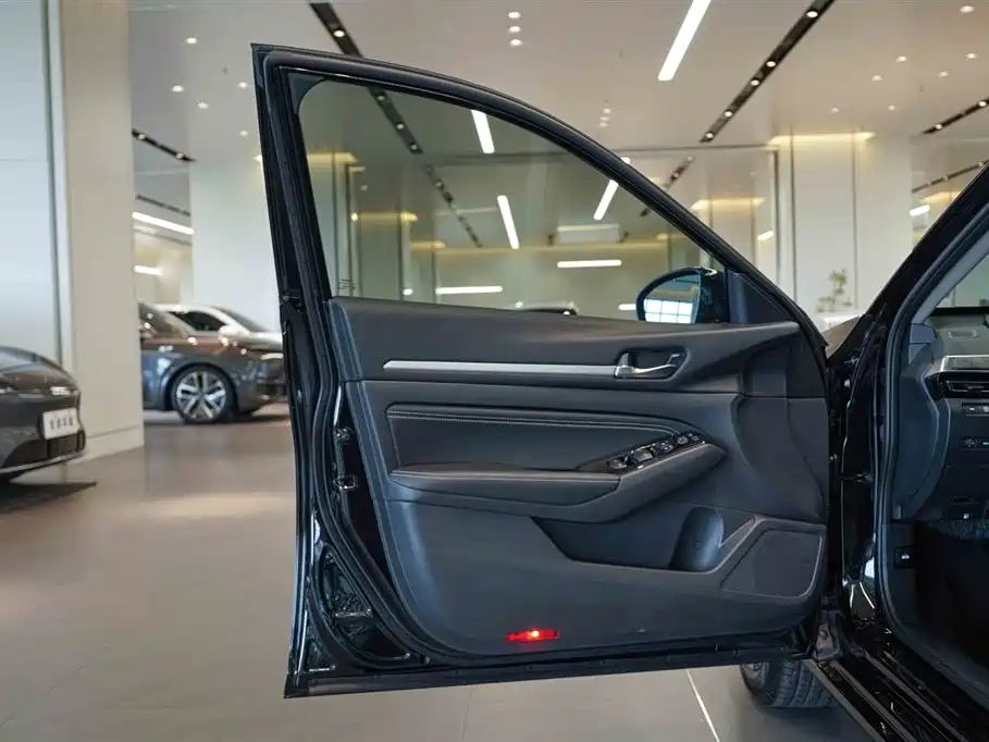 NISSAN TEANA 2024