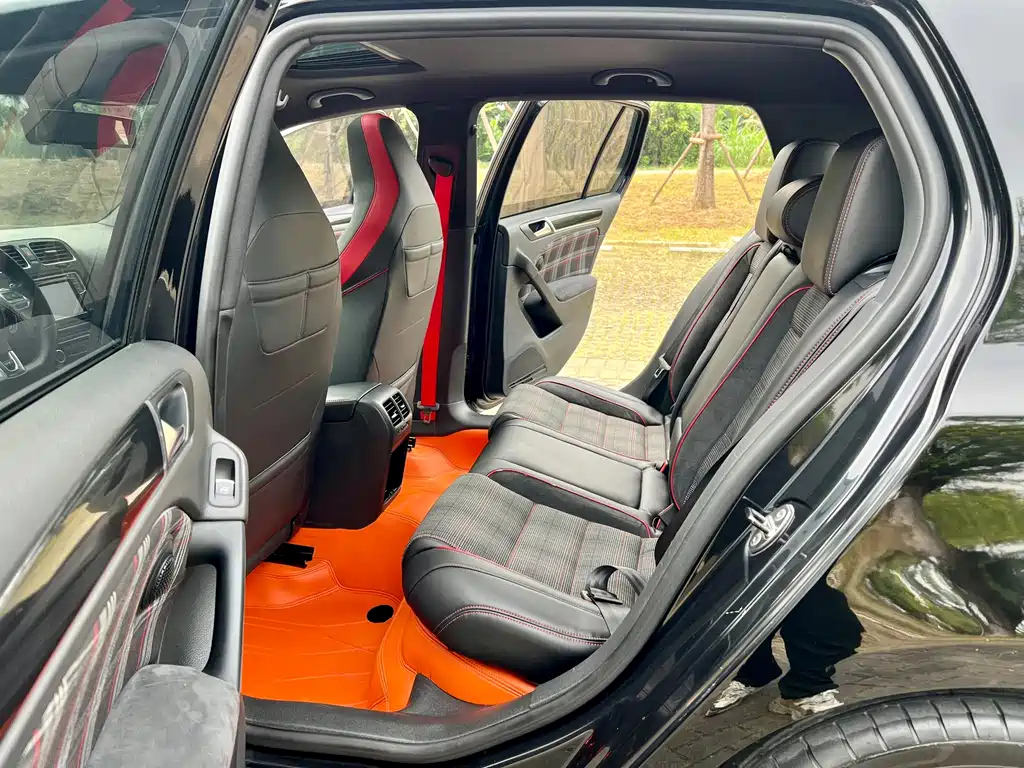 VOLKSWAGEN GOLF GTI 2011