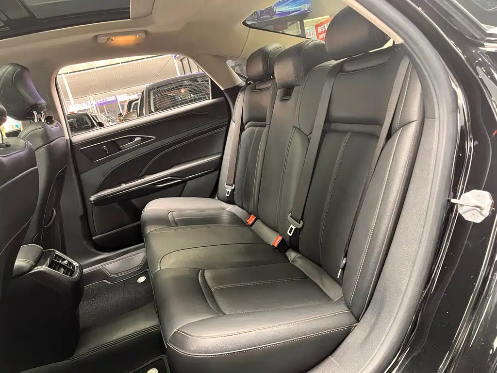 FORD TAURUS 2018