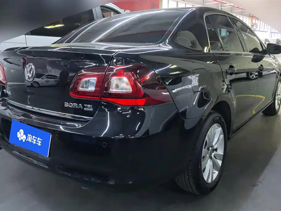 VOLKSWAGEN BORA 2011