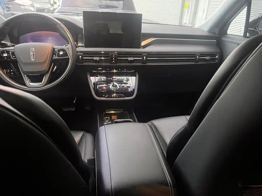 LINCOLN ADVENTURER 2022
