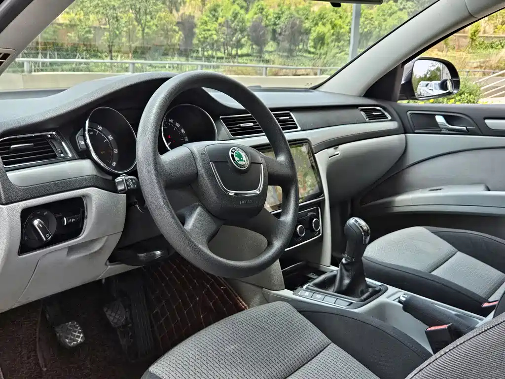 SKODA SUPERB 2009