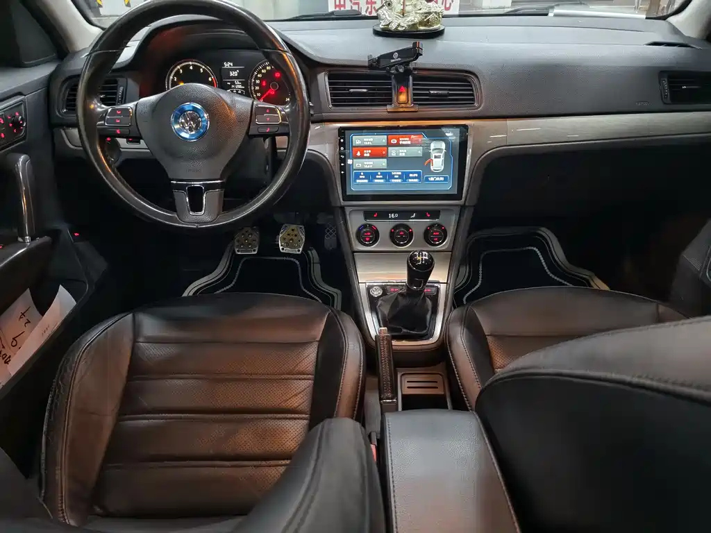 VOLKSWAGEN LAVIDA 2013