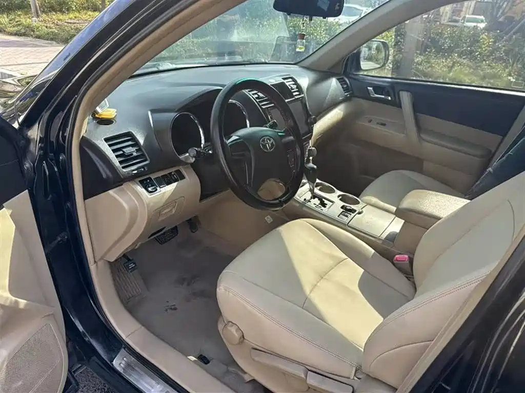 TOYOTA HIGHLANDER 2010