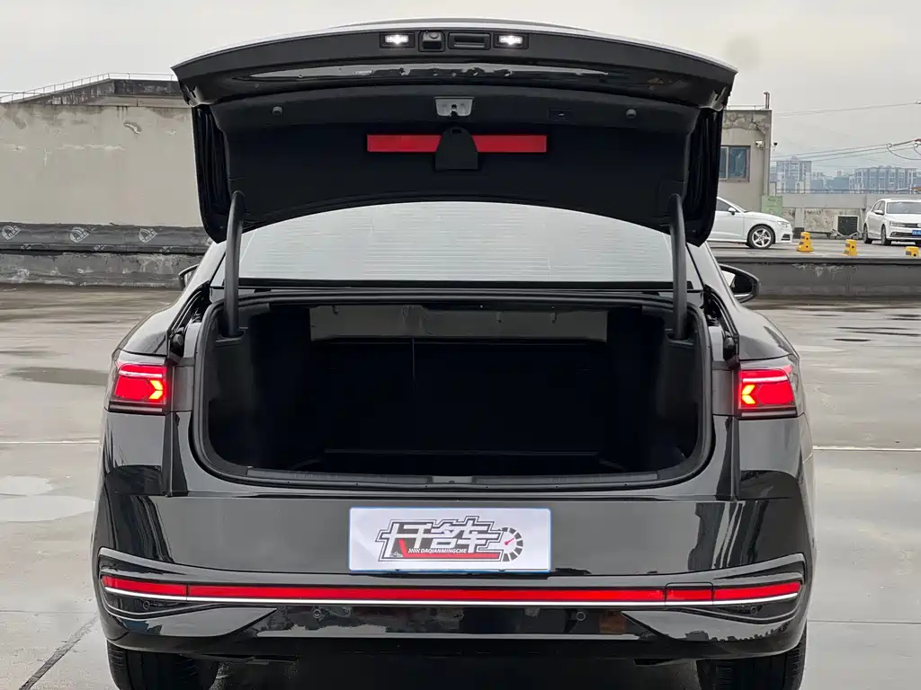 VOLKSWAGEN MAGOTAN 2025