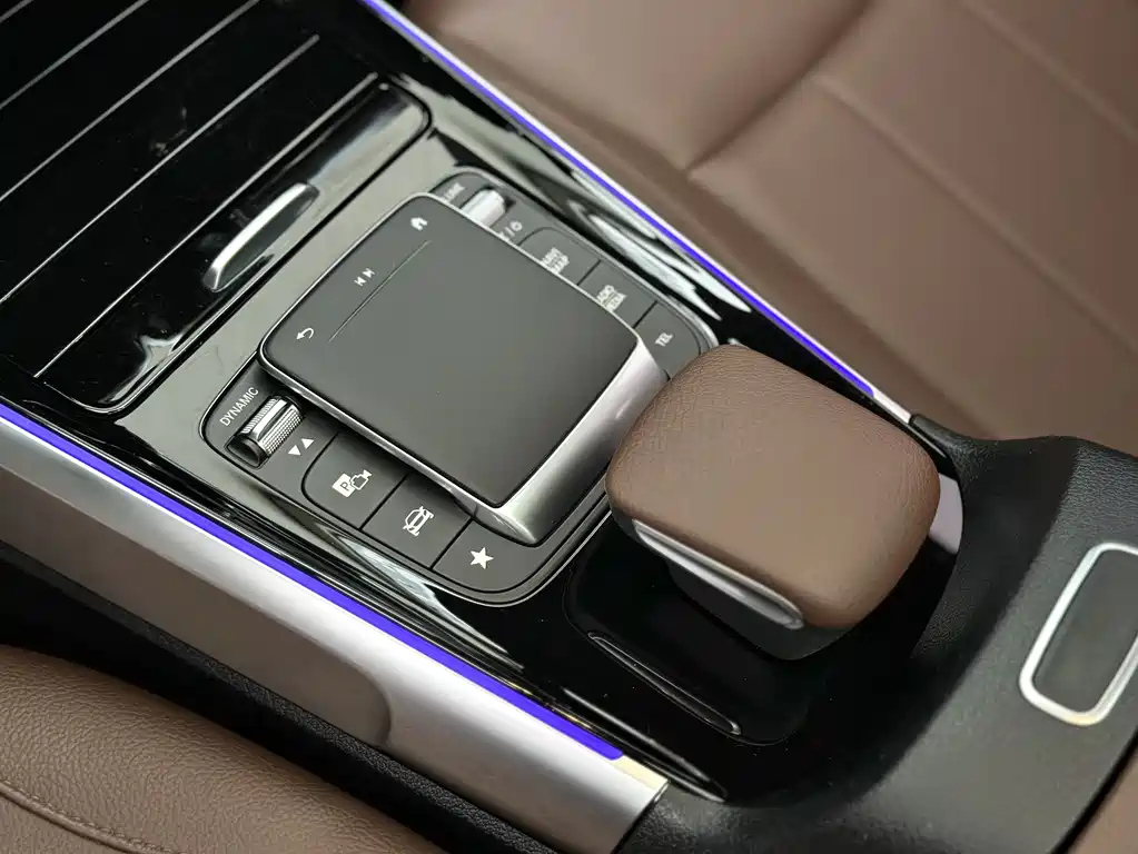 MERCEDES BENZ GLB 2023