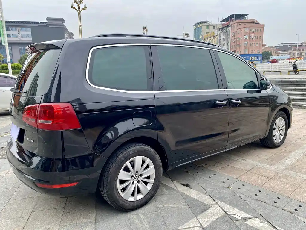 VOLKSWAGEN SHARAN 2012