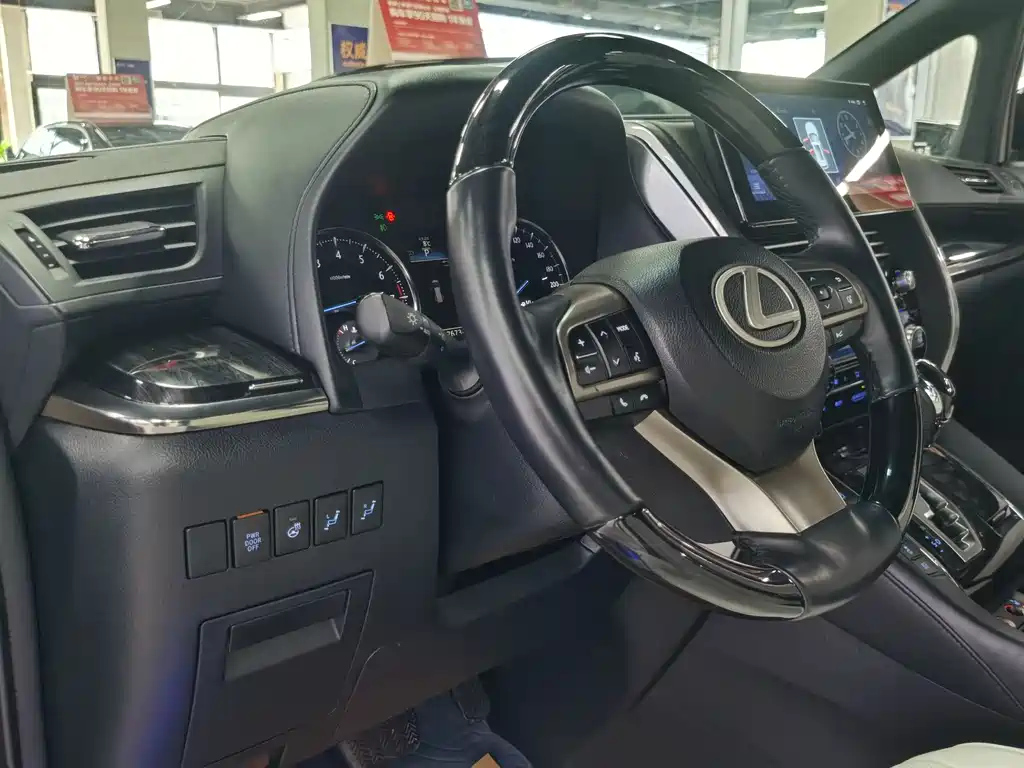 TOYOTA ALPHARD 2019