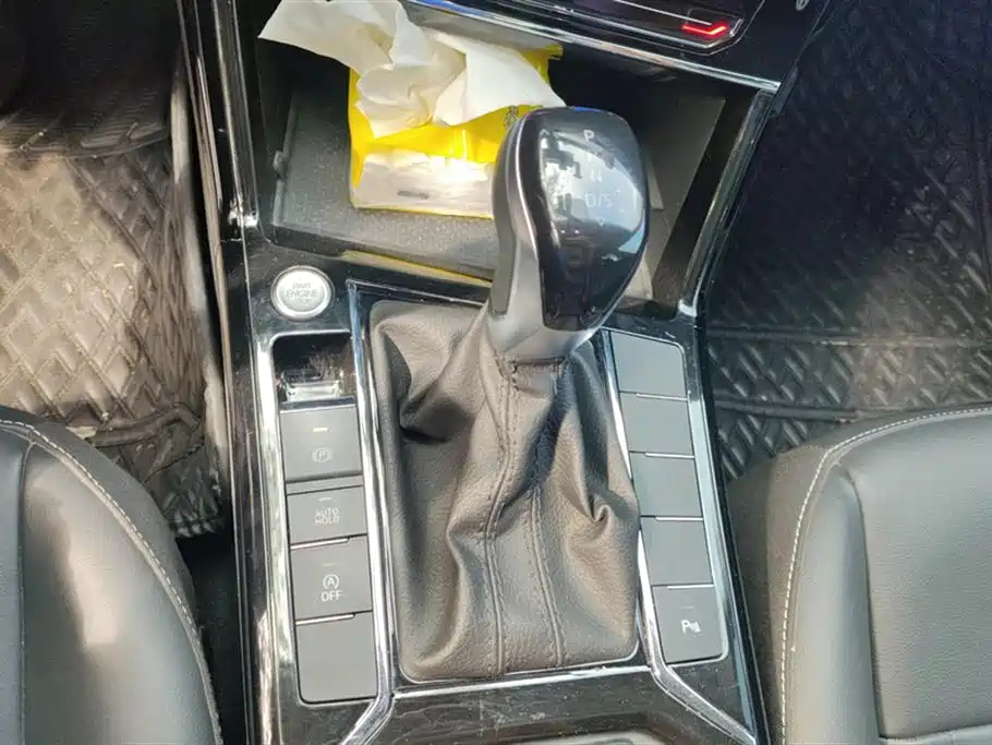 VOLKSWAGEN PASSAT 2023