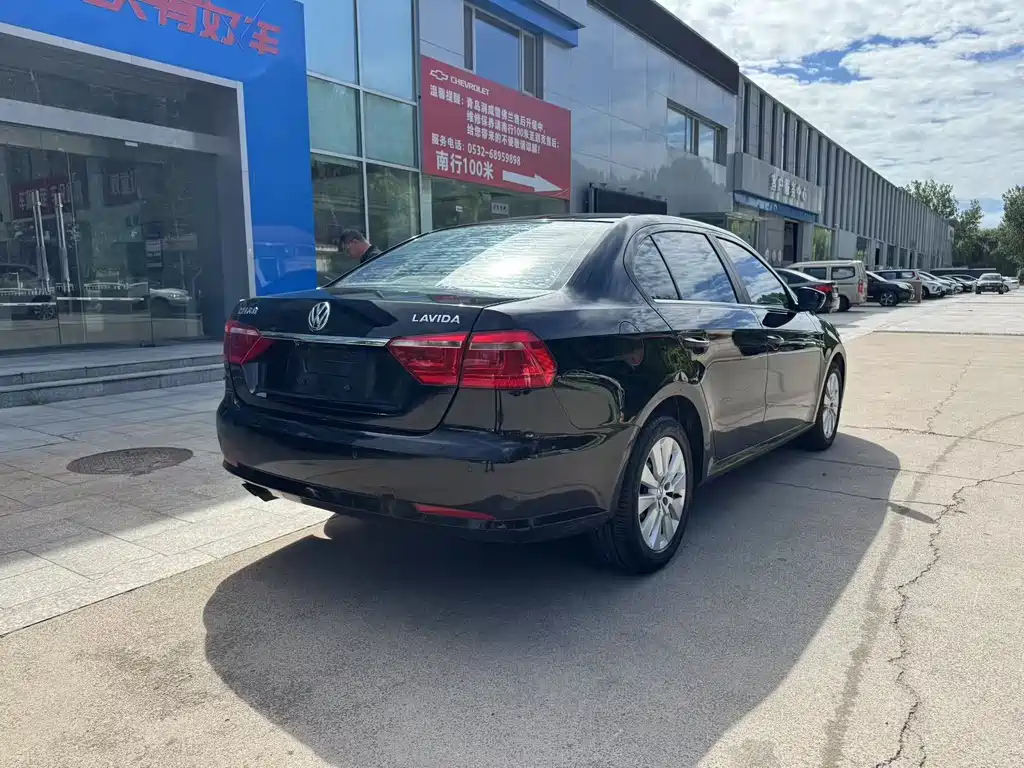 VOLKSWAGEN LAVIDA 2013