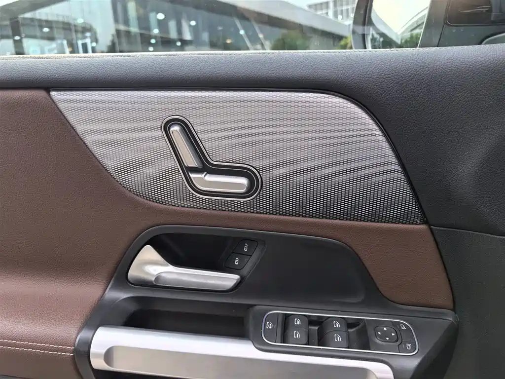 MERCEDES BENZ GLB 2023