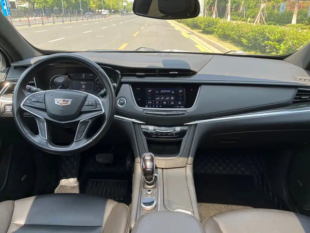 CADILLAC XT5 2021