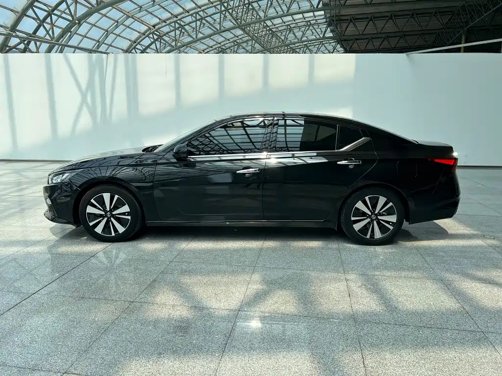 NISSAN TEANA 2022