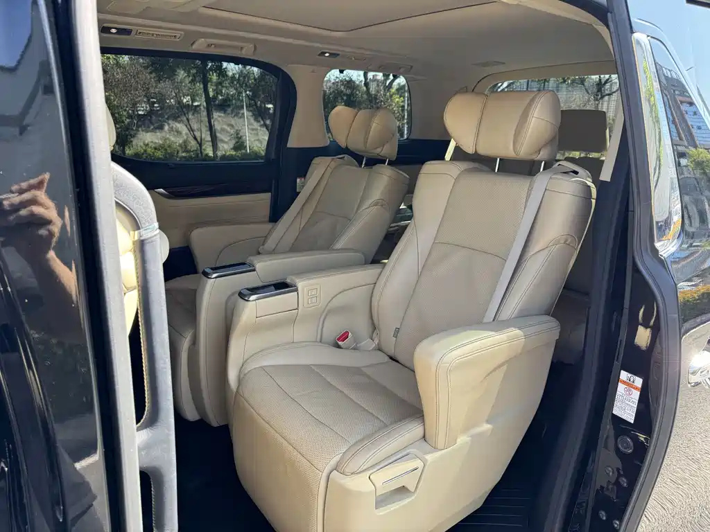 TOYOTA ALPHARD 2016