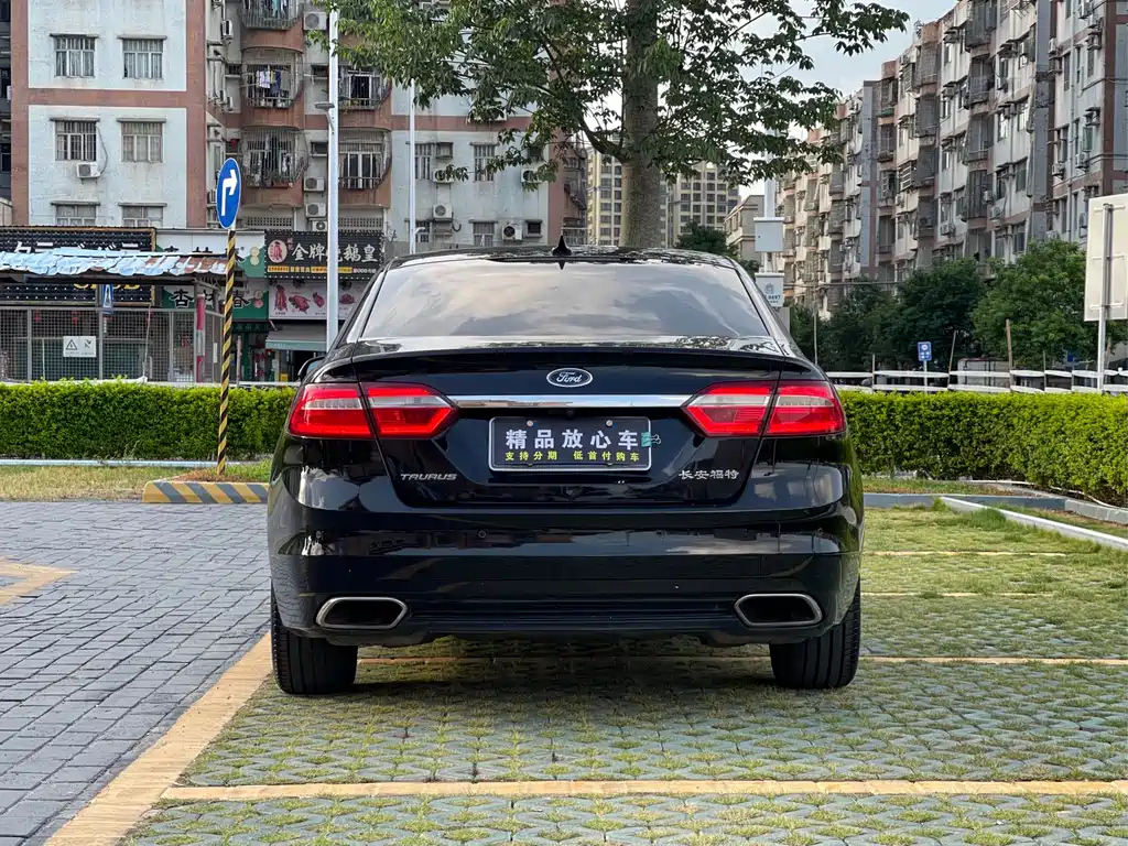FORD TAURUS 2017