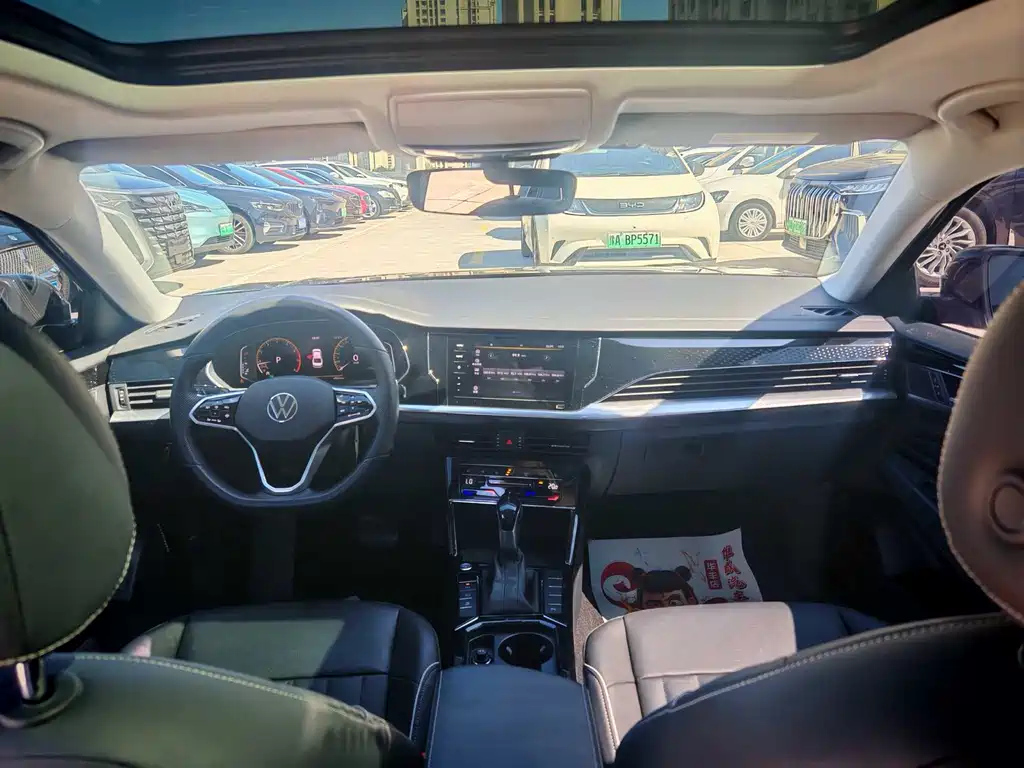 VOLKSWAGEN PASSAT 2022