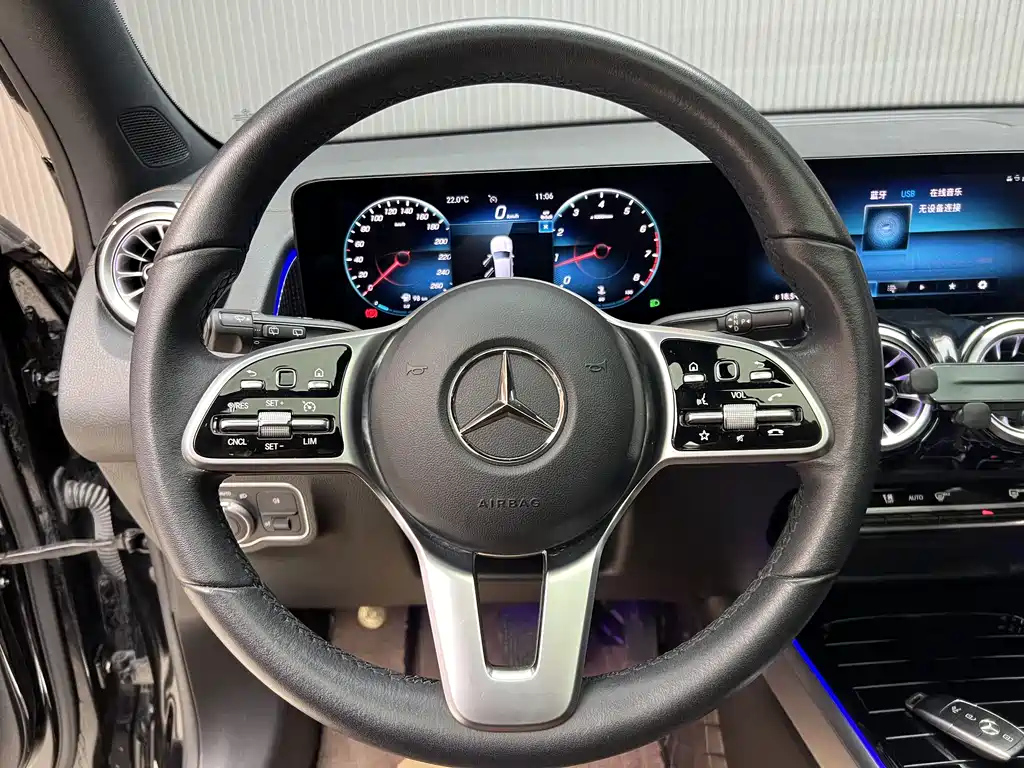 MERCEDES BENZ GLB 2023