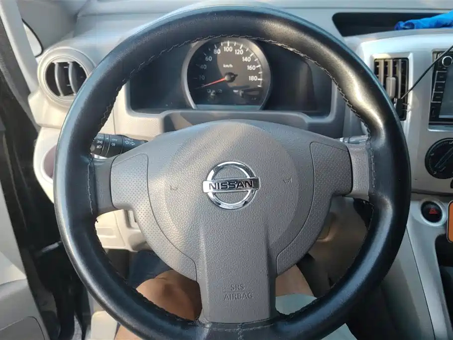 NISSAN NV200 2014