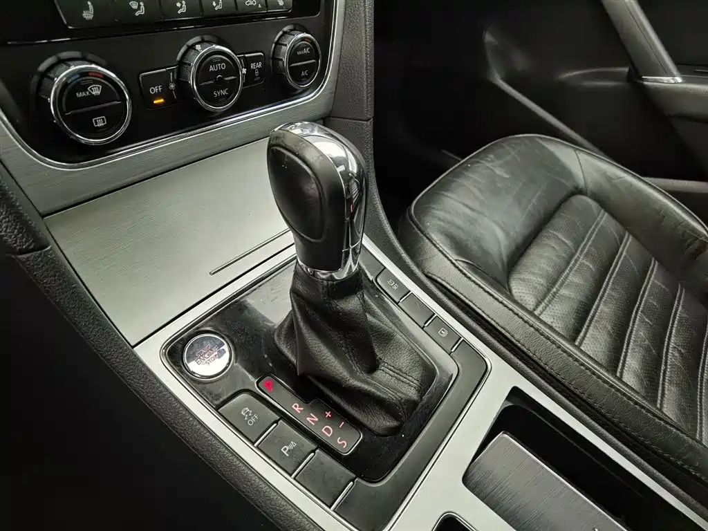 VOLKSWAGEN PASSAT 2016