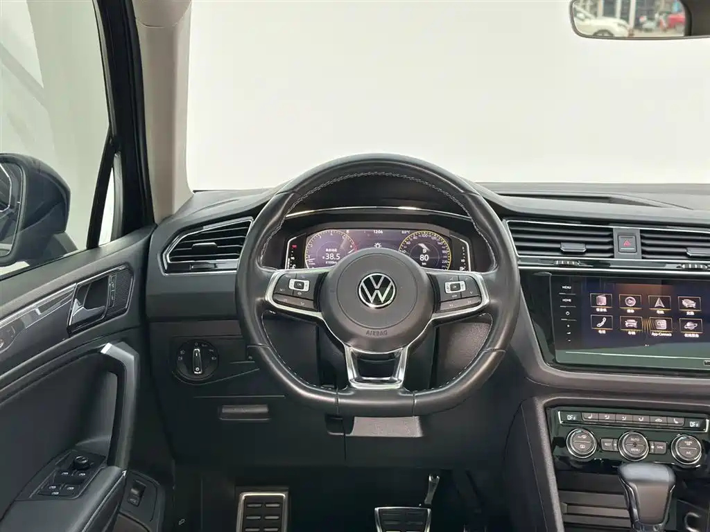 VOLKSWAGEN TIGUAN L 2021