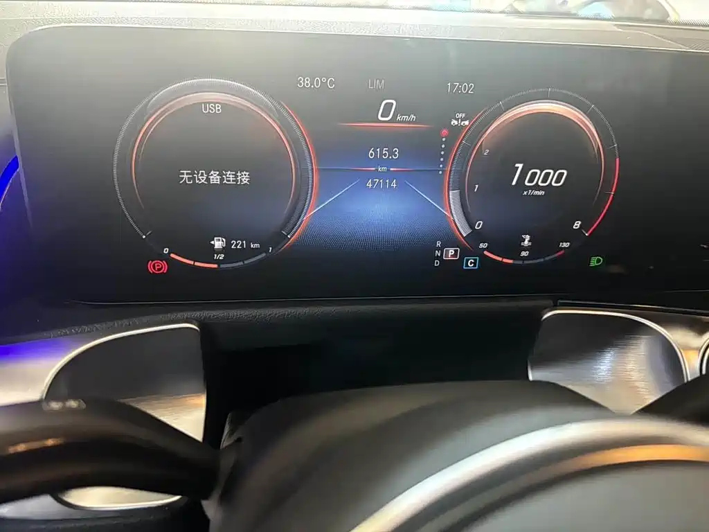 MERCEDES BENZ GLB 2023