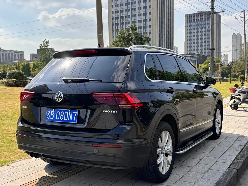 VOLKSWAGEN TIGUAN 2017