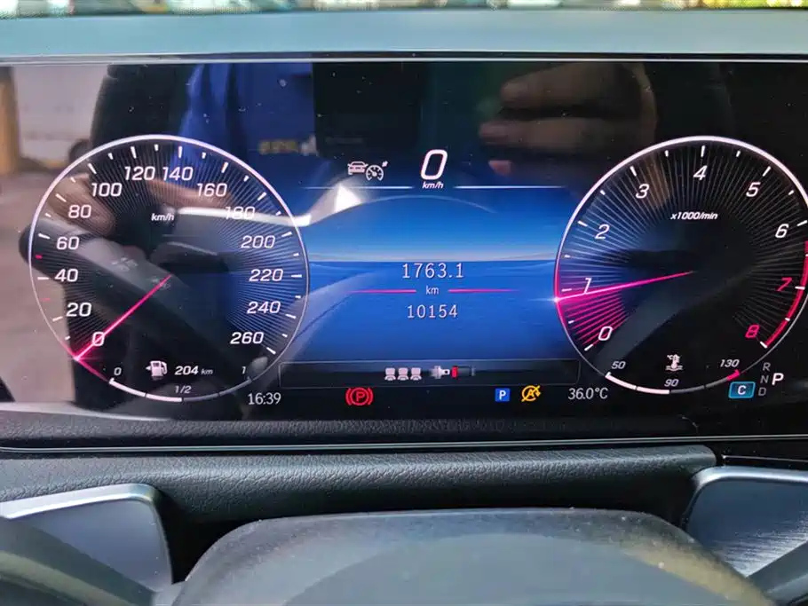 MERCEDES BENZ GLB 2024