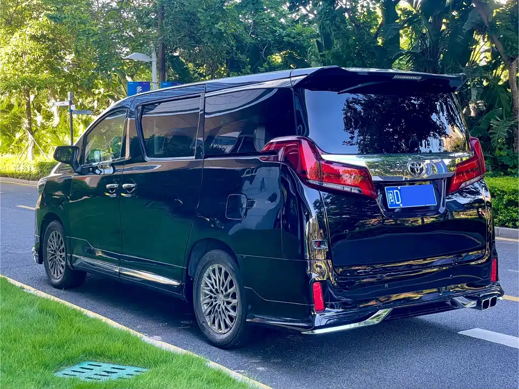TOYOTA ALPHARD 2011