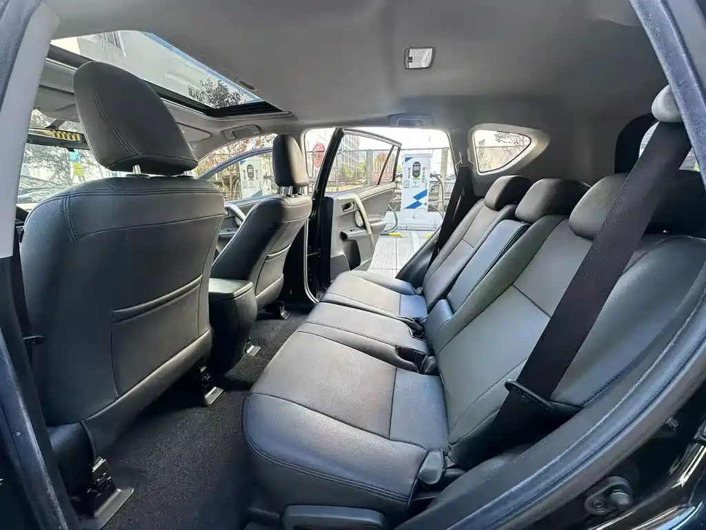 TOYOTA RAV4 RONGFANG 2015