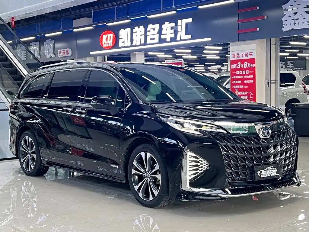 TOYOTA GRANVIA 2023