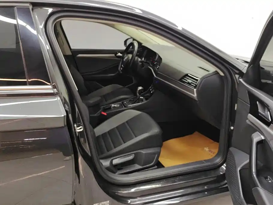 VOLKSWAGEN SAGITAR 2020