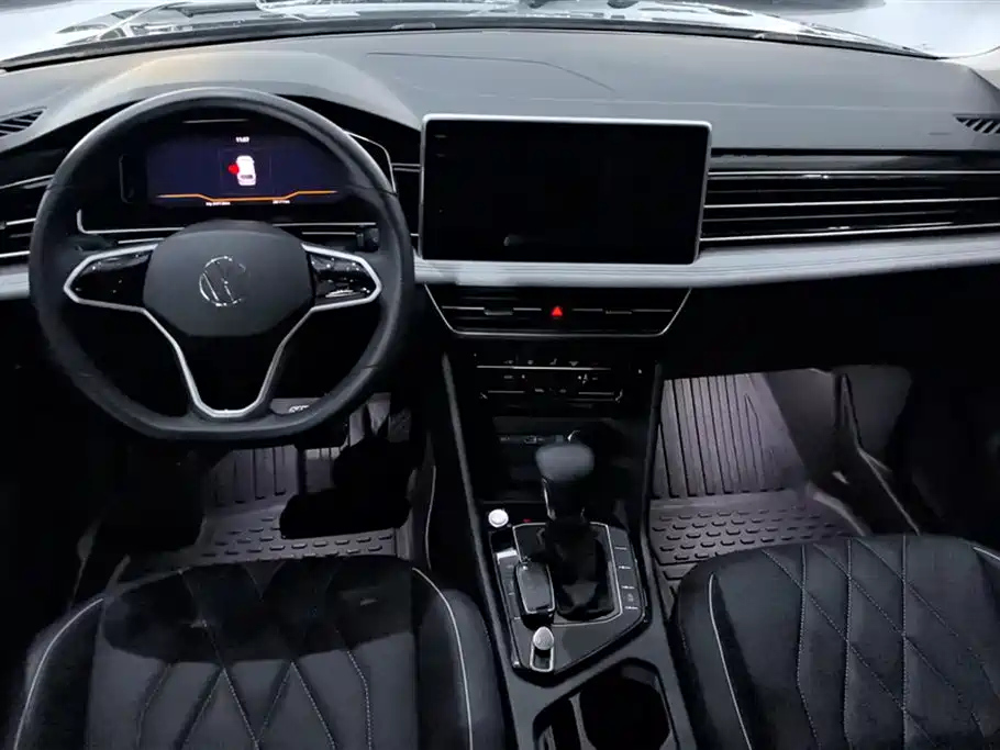 VOLKSWAGEN TIGUAN L 2023