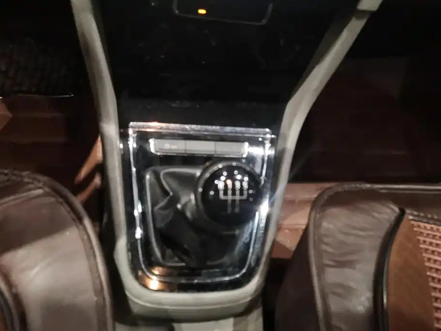 VOLKSWAGEN BORA 2013