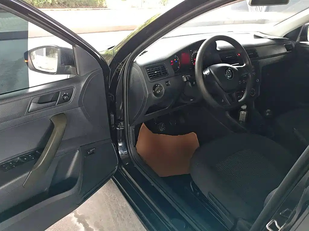 VOLKSWAGEN SANTANA 2016