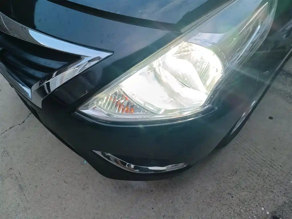 NISSAN SUNNY 2015