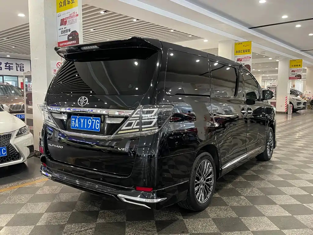 TOYOTA ALPHARD 2012