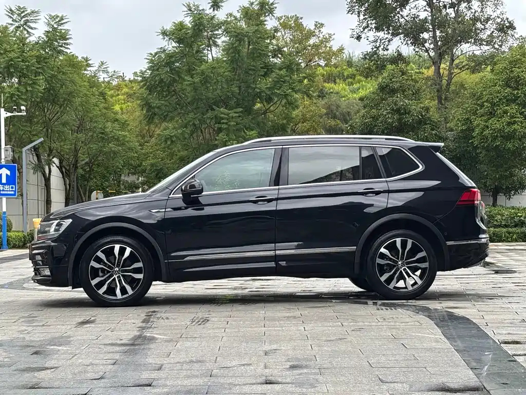 VOLKSWAGEN TIGUAN L 2021