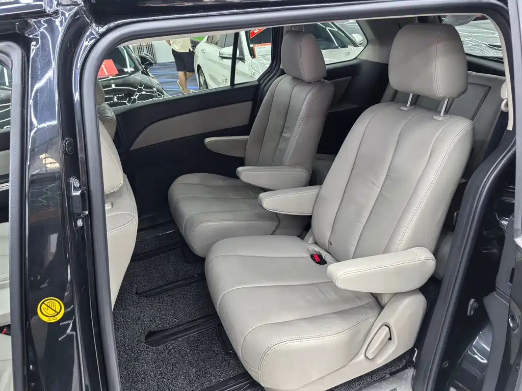 MAZDA 8 2015