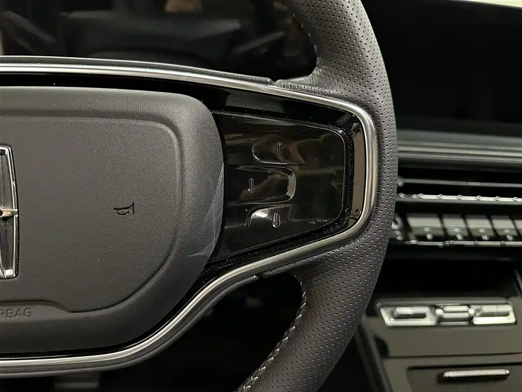 LINCOLN ADVENTURER 2023