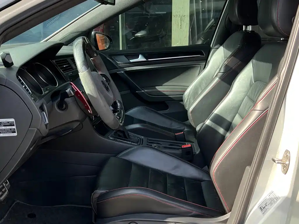 VOLKSWAGEN GOLF GTI 2016