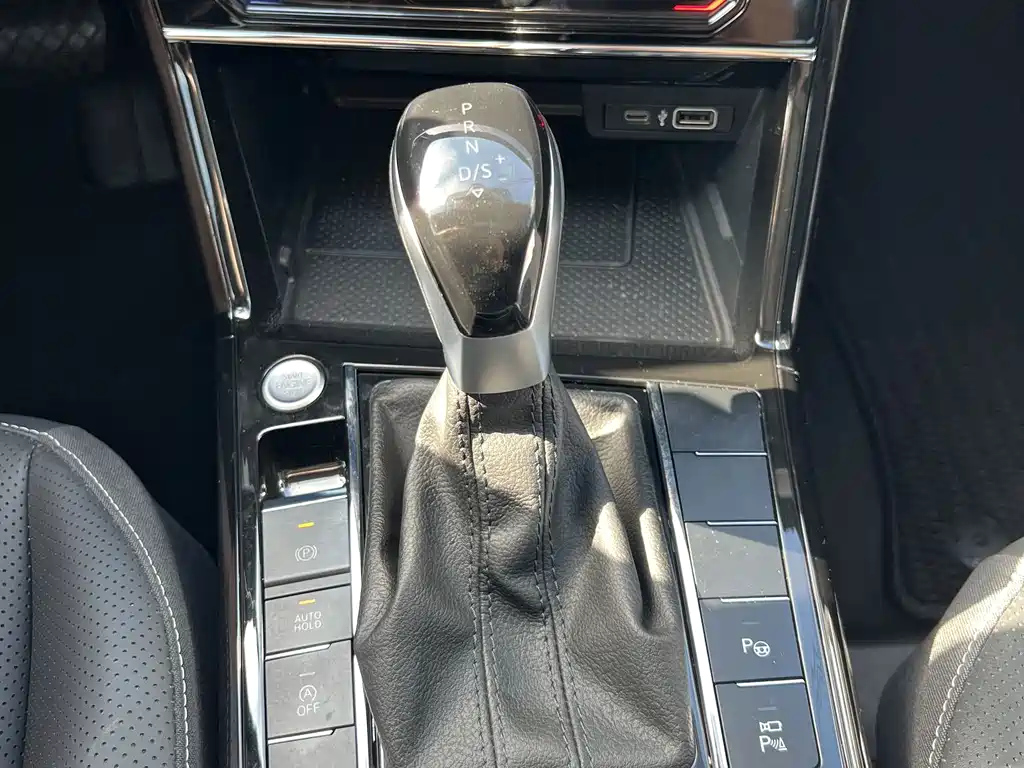 VOLKSWAGEN PASSAT 2025