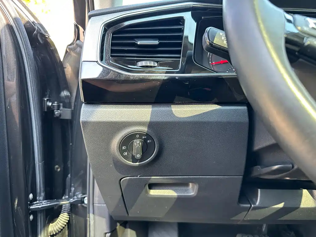 VOLKSWAGEN TAYRON 2019