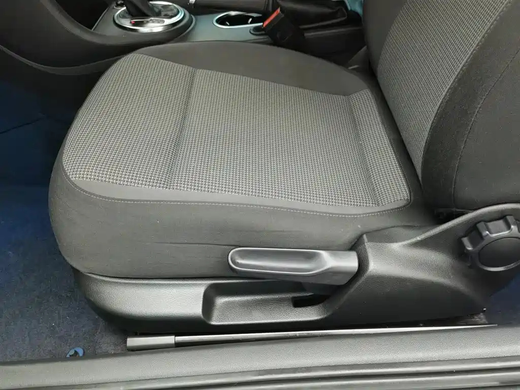 VOLKSWAGEN BEETLE 2014