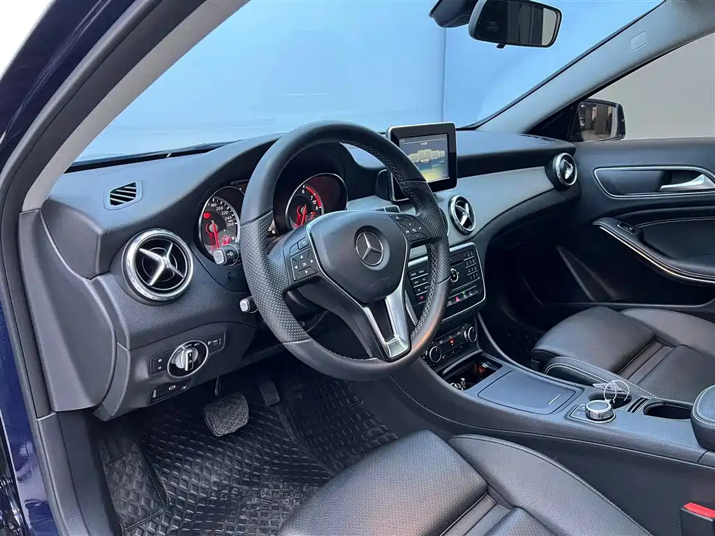 MERCEDES BENZ GLA 2016