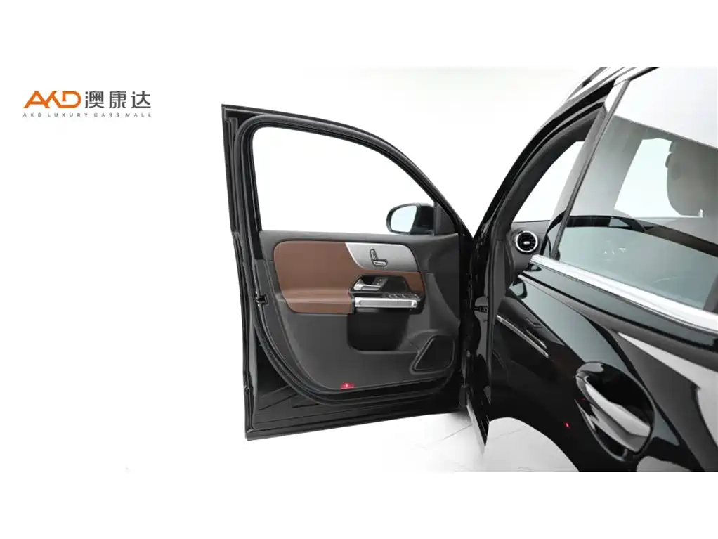 MERCEDES BENZ GLB 2023