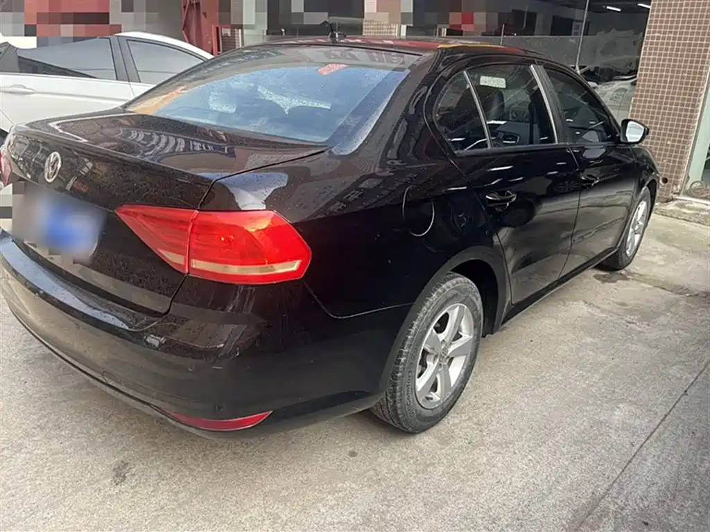 VOLKSWAGEN LAVIDA 2015