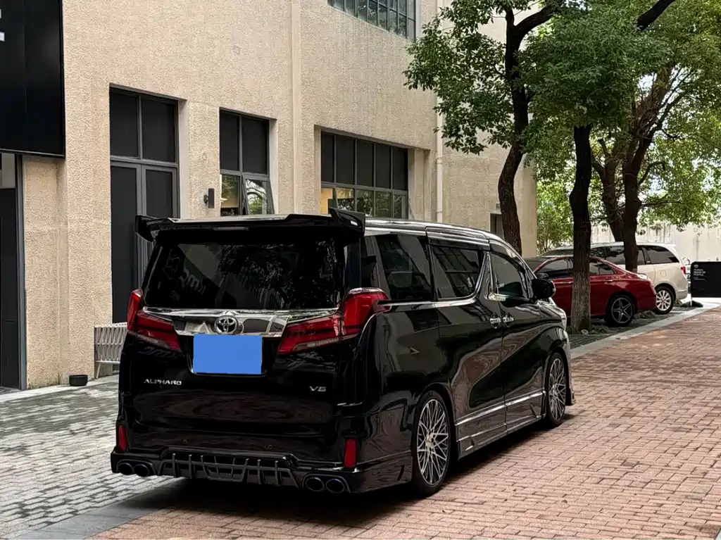 TOYOTA ALPHARD 2018