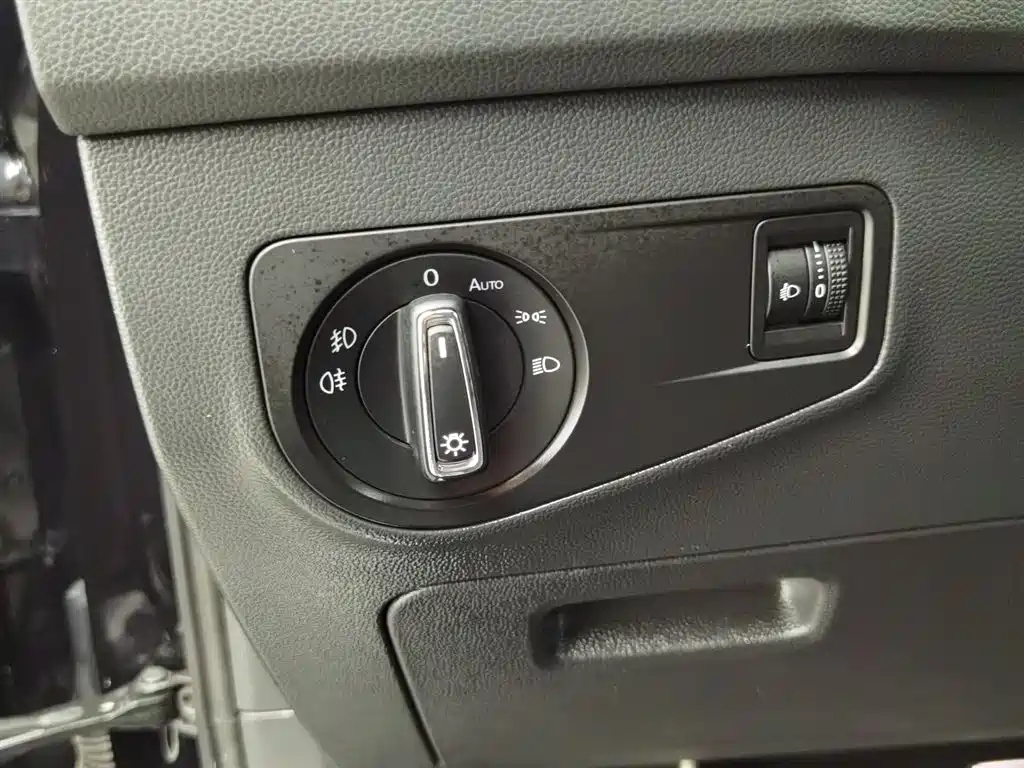 VOLKSWAGEN TIGUAN L 2021