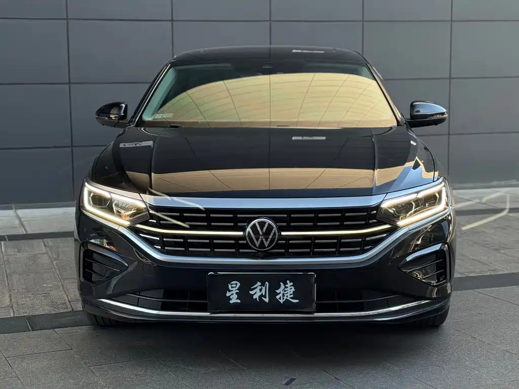 VOLKSWAGEN PASSAT 2023